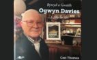 Clawr Llyfr 'Bywyd a Gwaith Ogwyn Davies' gan Ceri Thomas