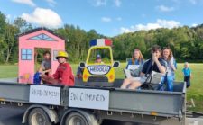 Float-Carnifan-Llanddewi-Brefi