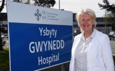 Sian-Ysbyty-Gwynedd-2-Ebrill-2021