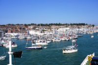 Llongau hwylio yn harbwr Cowes