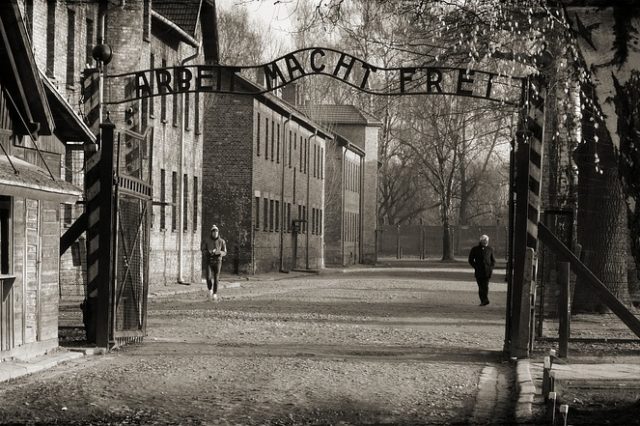 Gwersyll Auschwitz