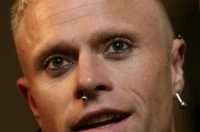 Keith Flint o'r grwp The Prodigy sydd wedi marw yn 49 oed