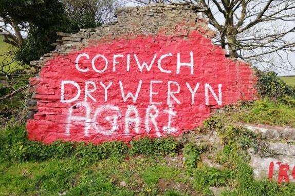 Wal Cofiwch Tryweryn wedi ei difrodi eto