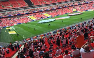 Wembley o sedd Neil Rosser