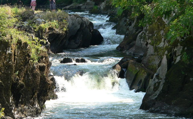 Afon Teifi yng Nghenarth