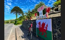 Arwydd a baner Eisteddfod 2022 Ceredigion