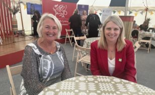 Sian Gwenllian a Hannah Blythyn yn lansiad Camp Cymru heddiw