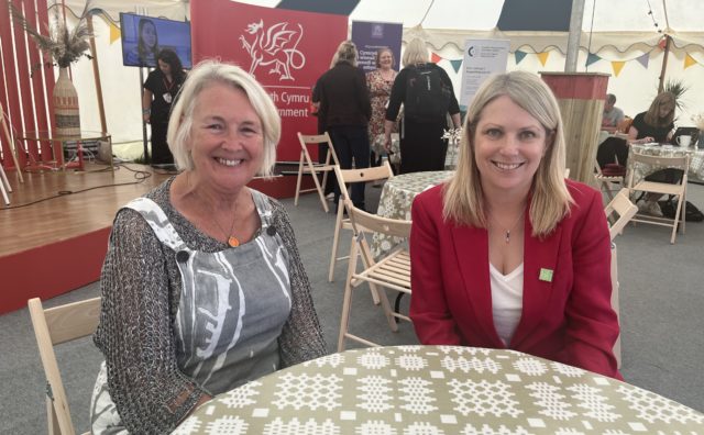 Sian Gwenllian a Hannah Blythyn yn lansiad Camp Cymru heddiw