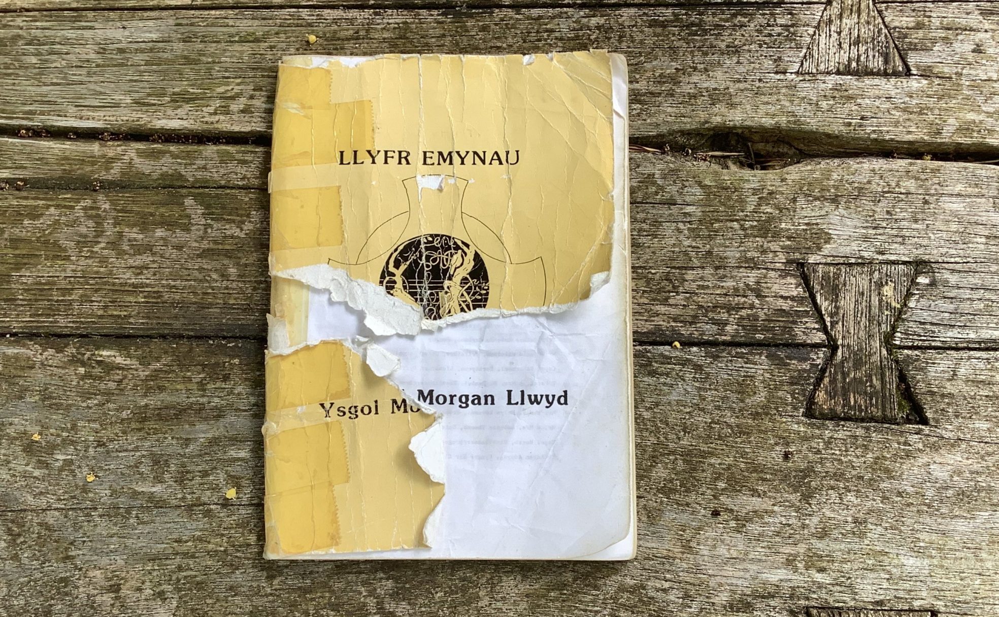 Synfyfyrion Sara: Llyfr Emynau Ysgol Morgan Llwyd yn y Babell Lên ...